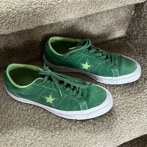 Gently used! Size 7 green two-toned Converse One Star OX.